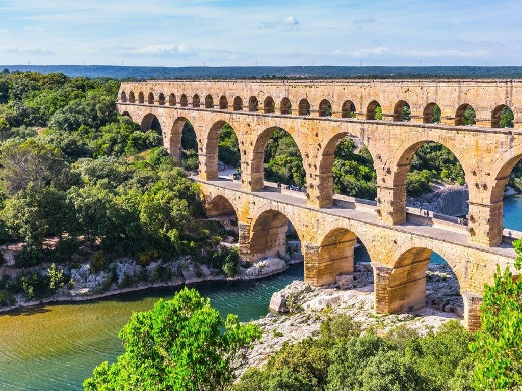 Gard — Pont du Gard et garrigues méditerranéennes